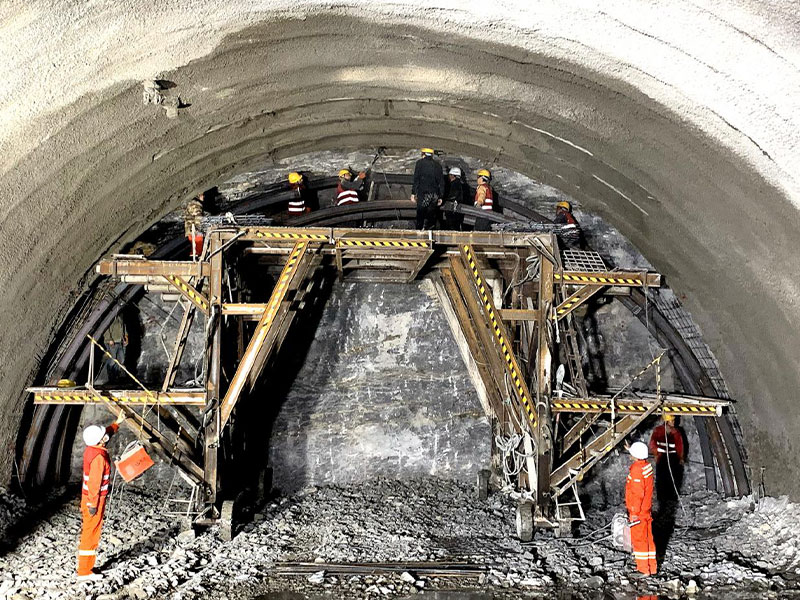 Impressive tunnel system